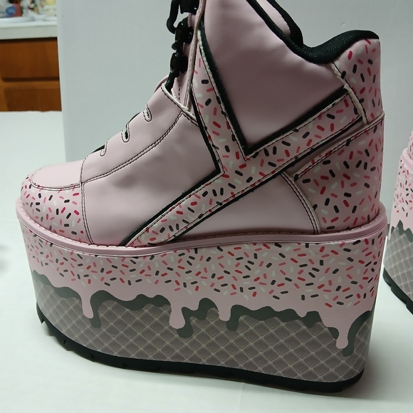 YRU Ice Cream Sprinkles Platform Sneakers Pink Black Sz 7 Qozmo RARE NIB - Picture 3 of 15